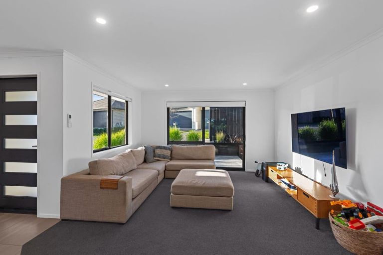 Photo of property in 6 Tarara Lane, Kumeu, 0810