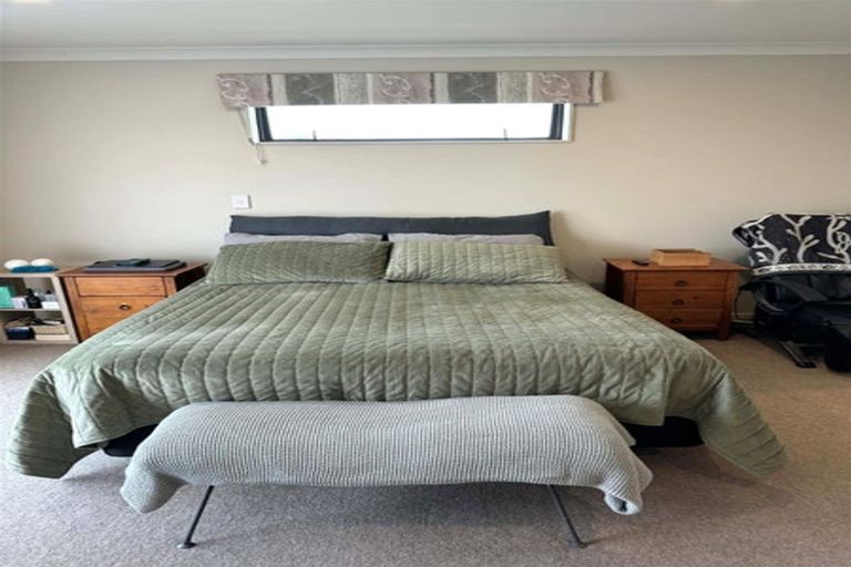 Photo of property in 42 Peter Hall Drive, Kelvin Grove, Palmerston North, 4414