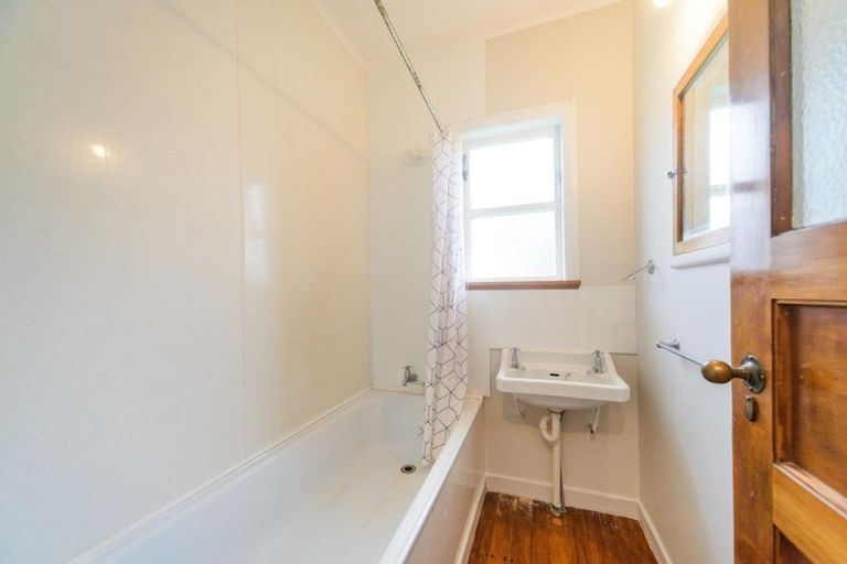 Photo of property in 4 Savage Crescent, West End, Palmerston North, 4412