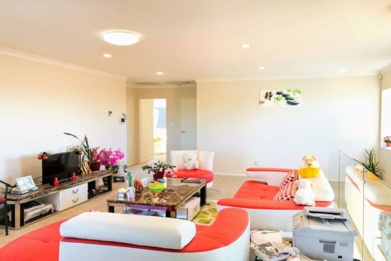 Photo of property in 116c Royal Road, Massey, Auckland, 0614