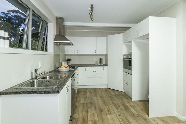 Photo of property in 97 Awaruku Road, Torbay, Auckland, 0630