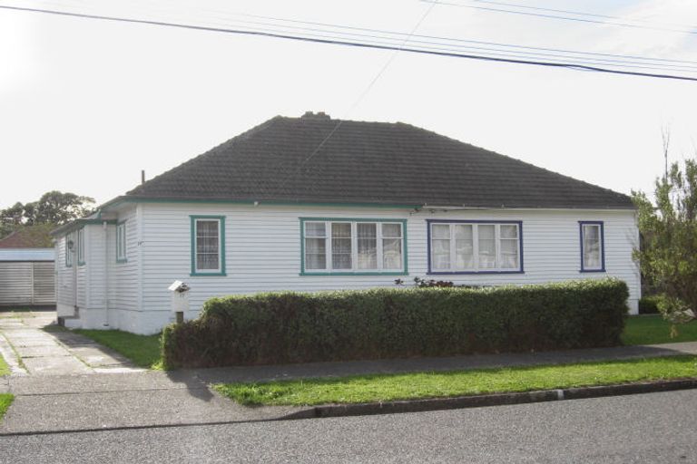 Photo of property in 19 Hall Crescent, Epuni, Lower Hutt, 5011