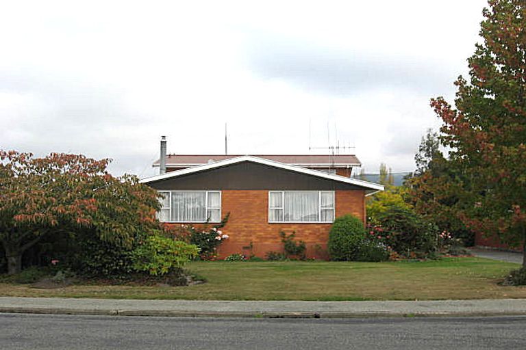 Photo of property in 13 Parsonage Road, Waimate, 7924