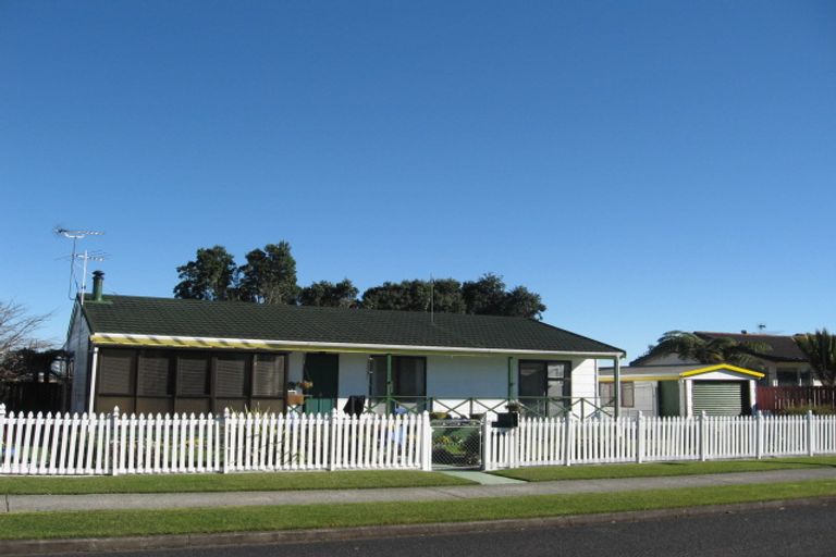 Photo of property in 12 Seaward Place, Wattle Downs, Auckland, 2103