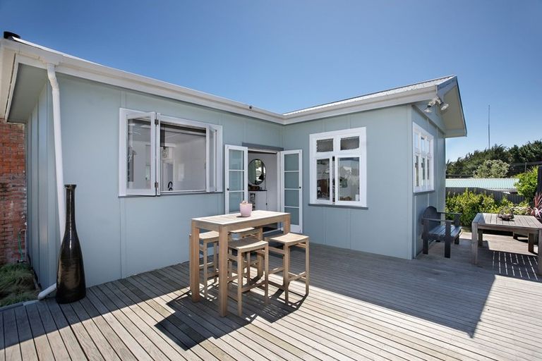 Photo of property in 21 Signal Street, Foxton Beach, Foxton, 4815