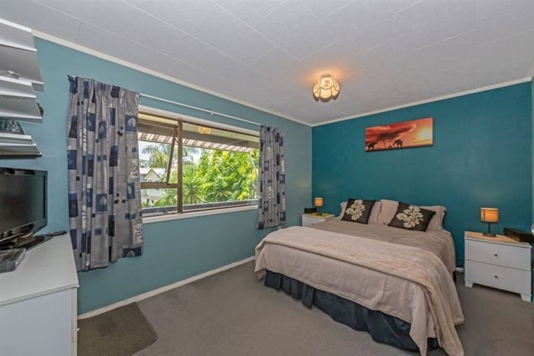 Photo of property in 25 Waiora Road, Stanmore Bay, Whangaparaoa, 0932
