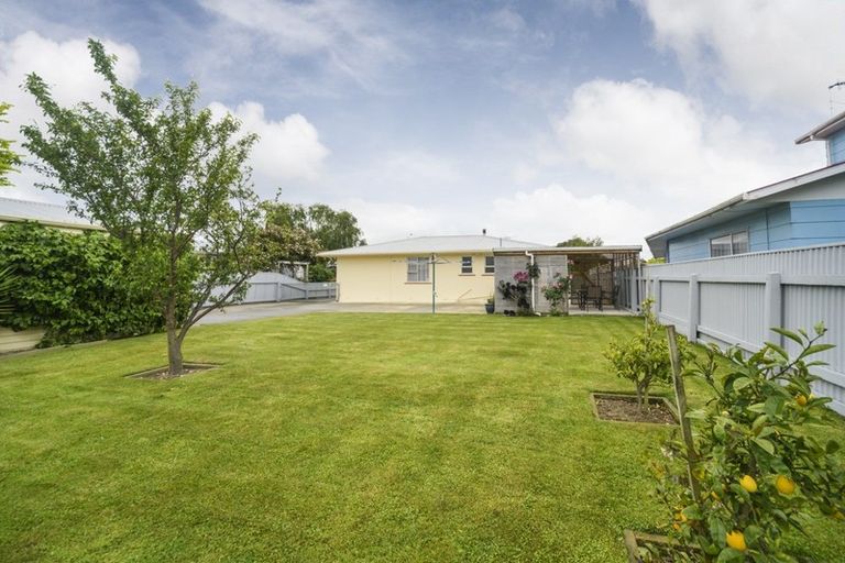 Photo of property in 19 Piper Place, Roslyn, Palmerston North, 4414