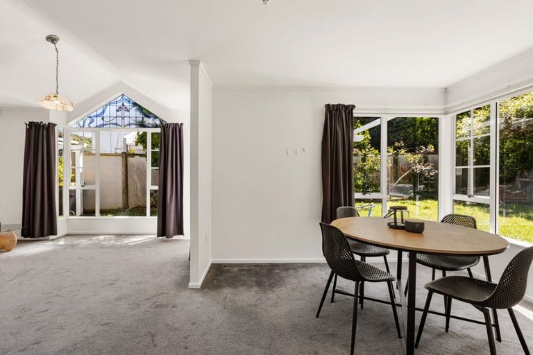 Photo of property in 6 Erskine Close, Island Bay, Wellington, 6023