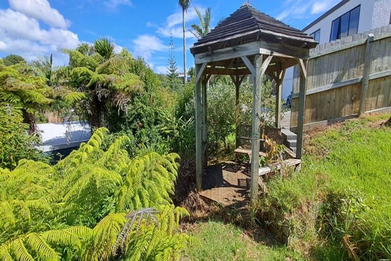 Photo of property in 2/21 Malters Place, Browns Bay, Auckland, 0630