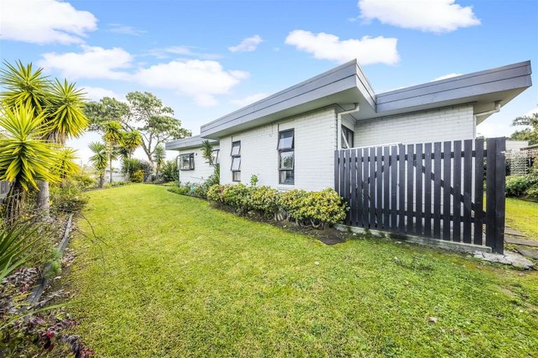 Photo of property in 1/1 Peguero Place, Totara Heights, Auckland, 2105