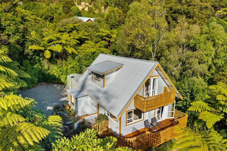 Photo of property in 34 Mccormicks Road, Whatamango Bay, Picton, 7281