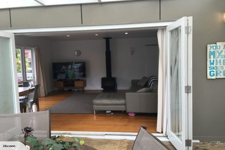 Photo of property in 960 Beach Road, Torbay, Auckland, 0630