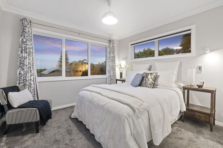 Photo of property in 2/52 Maxwelton Drive, Mairangi Bay, Auckland, 0630