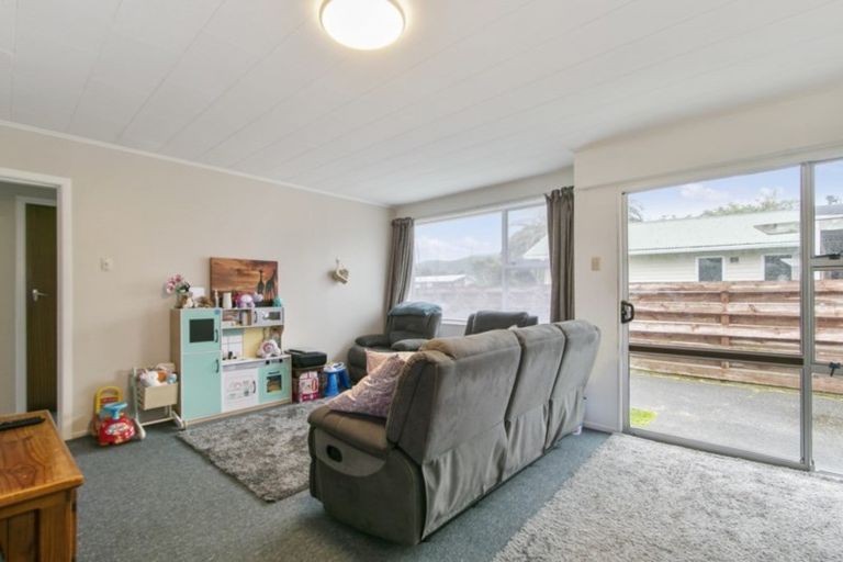 Photo of property in 270a Wellington Road, Wainuiomata, Lower Hutt, 5014