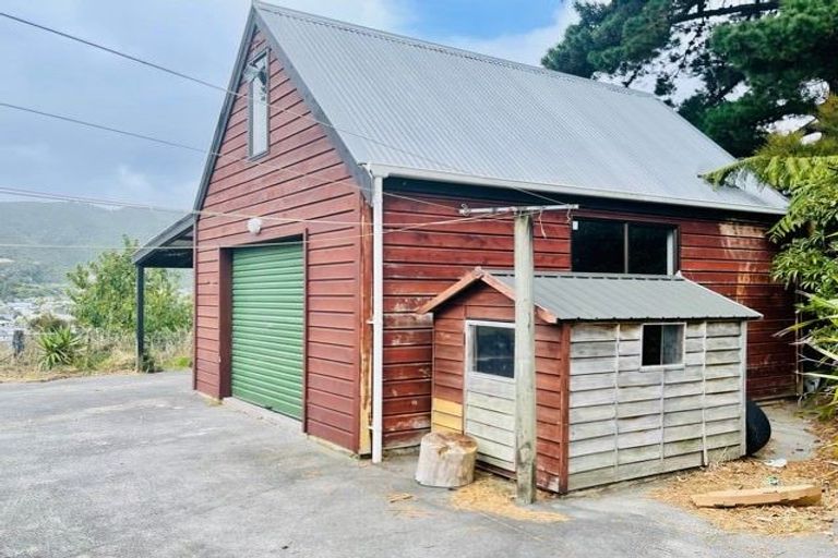 Photo of property in 3 Hastings Grove, Wainuiomata, Lower Hutt, 5014