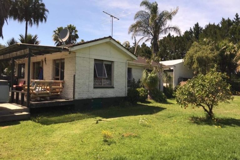 Photo of property in 48 Pukeoware Road, Waiuku, 2681