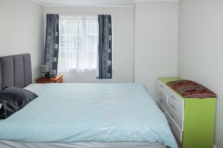 Photo of property in 10 Churchill Crescent, Foxton, 4814