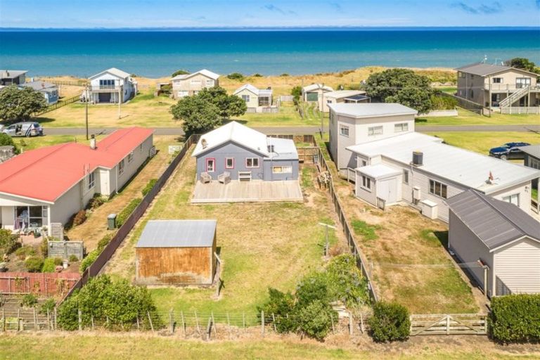 Photo of property in 16 Coleman Avenue, Waverley, 4591