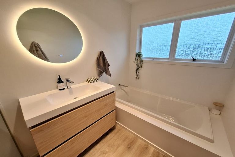 Photo of property in 42 Branch Road, Highlands Park, New Plymouth, 4312