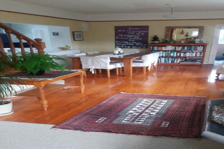 Photo of property in 37 Pukatea Street, Eastbourne, Lower Hutt, 5013