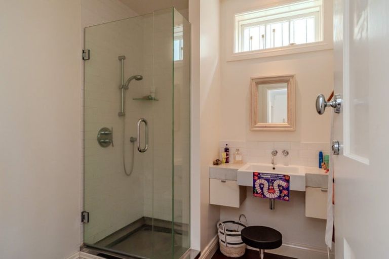 Photo of property in 60 The Crescent, Roseneath, Wellington, 6011