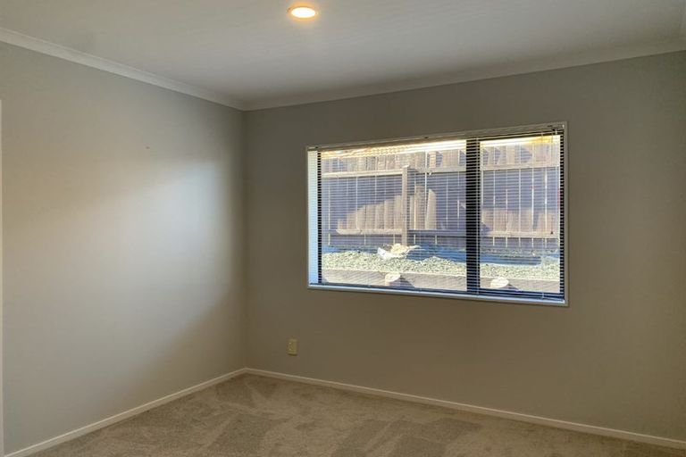 Photo of property in 6 Fleetwood Drive, Henderson, Auckland, 0612