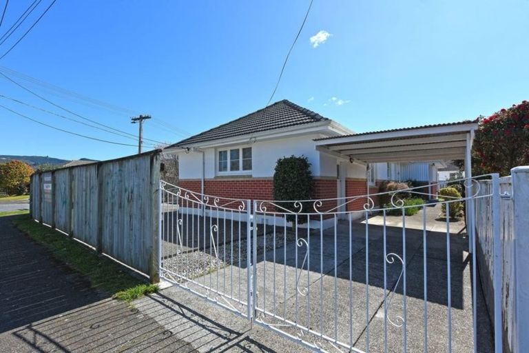 Photo of property in 2 Craig Grove, Elderslea, Upper Hutt, 5018