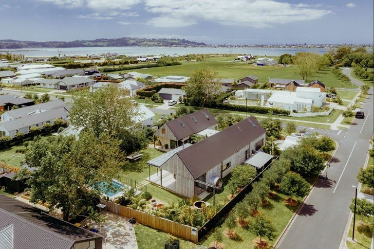 Photo of property in 16 Shearwater Lane, Point Wells, 0986