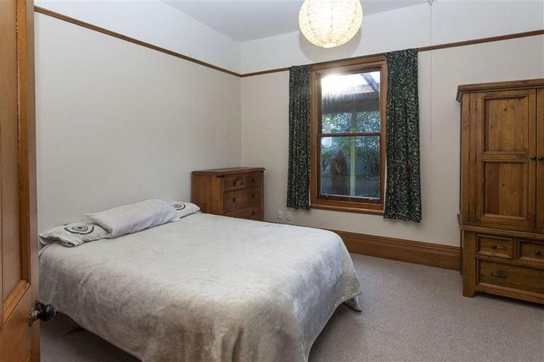 Photo of property in 135 Somerfield Street, Somerfield, Christchurch, 8024