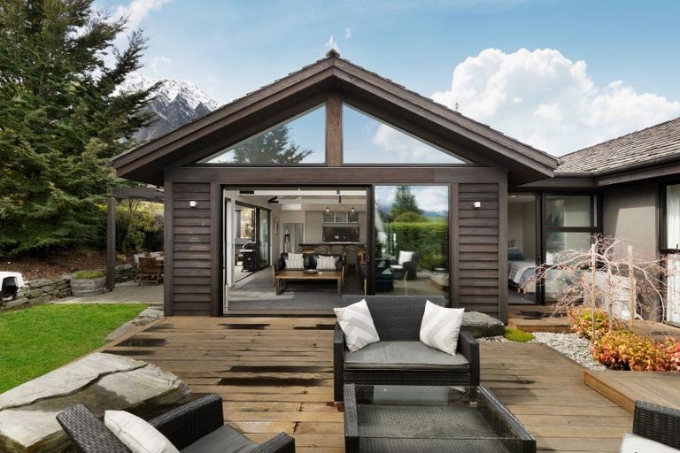 Photo of property in 2 Reading Court, Jacks Point, Queenstown, 9371