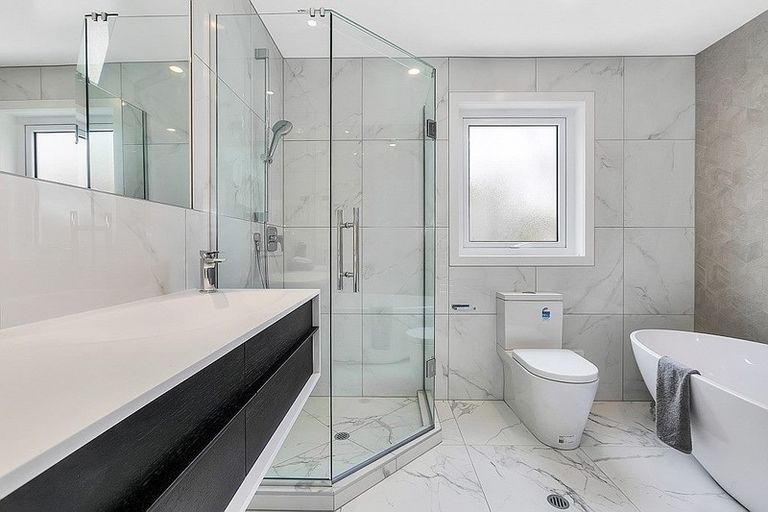 Photo of property in 19 Scarboro Terrace, Murrays Bay, Auckland, 0630