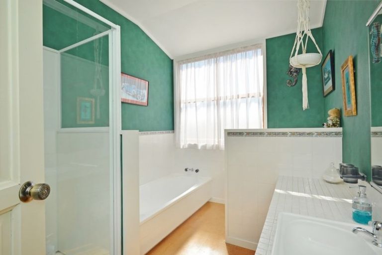 Photo of property in 15 Jellicoe Street, Greytown, 5712