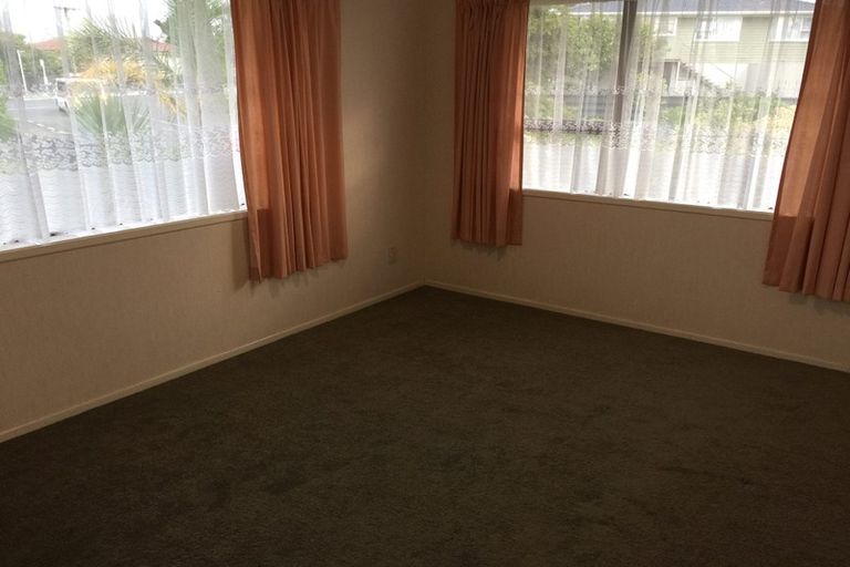 Photo of property in 4 Widmore Drive, Massey, Auckland, 0614