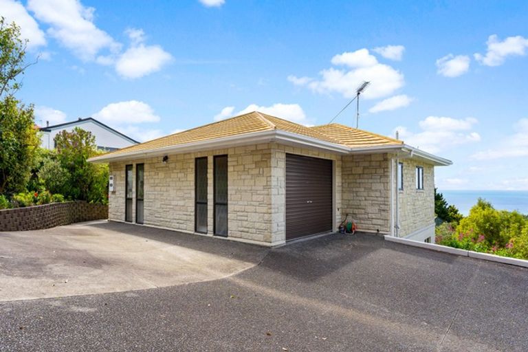 Photo of property in 258 Whangaparaoa Road, Red Beach, 0932