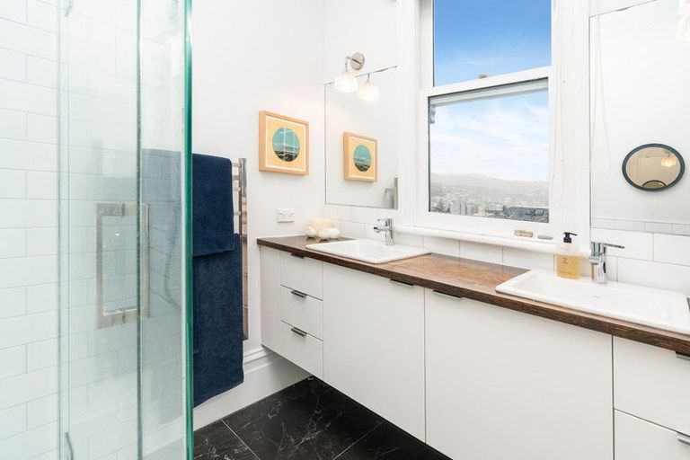 Photo of property in 18 Austin Street, Mount Victoria, Wellington, 6011