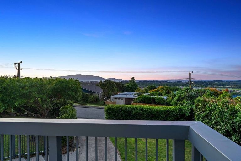 Photo of property in 27 Kotare Street, Waikanae, 5036