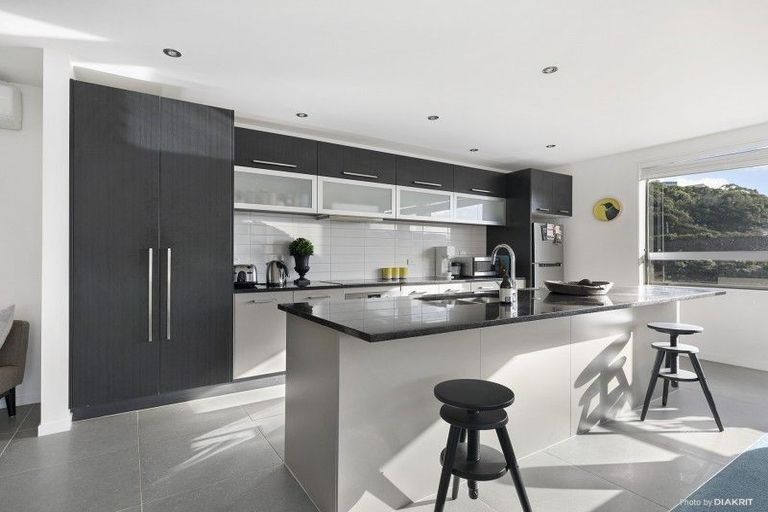 Photo of property in 71 Tiketike Way, Brooklyn, Wellington, 6021