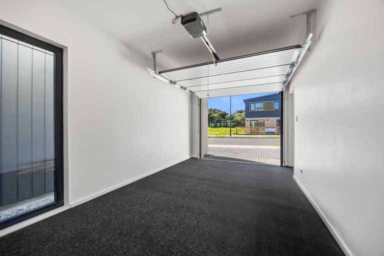 Photo of property in 35 Taipahitini Road, Rosehill, 2113