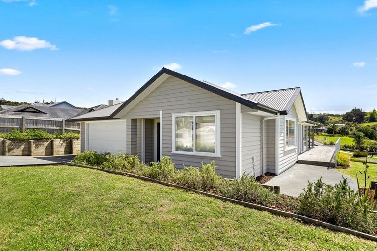 Photo of property in 4 Ariel Place, Snells Beach, 0920