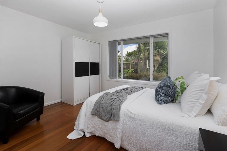 Photo of property in 8 Ladbrokes Place, Fendalton, Christchurch, 8052