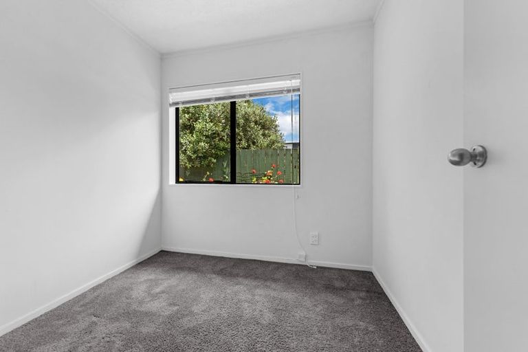 Photo of property in 8/39 Swanson Road, Henderson, Auckland, 0610