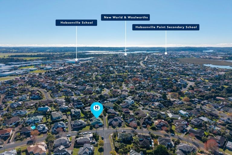 Photo of property in 46 Whiting Grove, West Harbour, Auckland, 0618