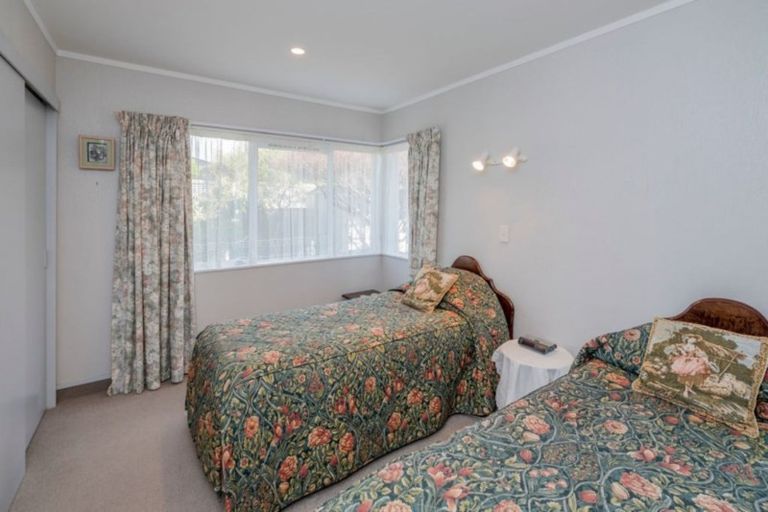 Photo of property in 6 Cranbrook Grove, Waikanae, 5036
