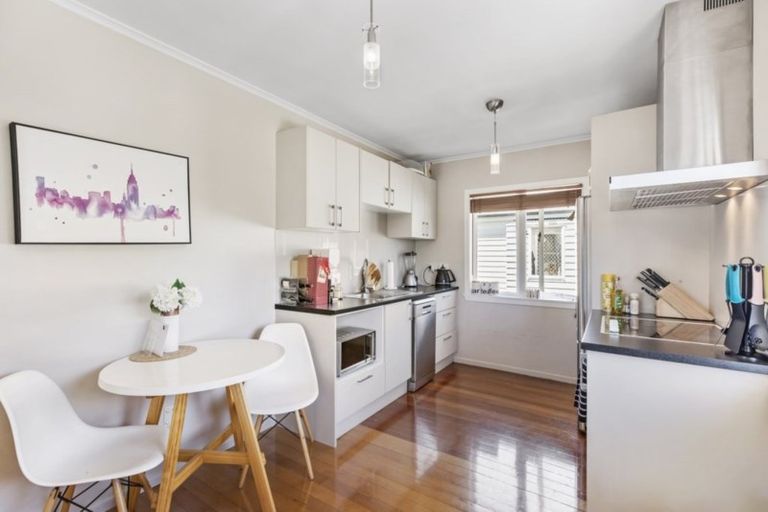 Photo of property in 1/33a Egremont Street, Belmont, Auckland, 0622