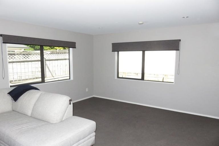 Photo of property in 36a Horokiwi Road West, Newlands, Wellington, 6037