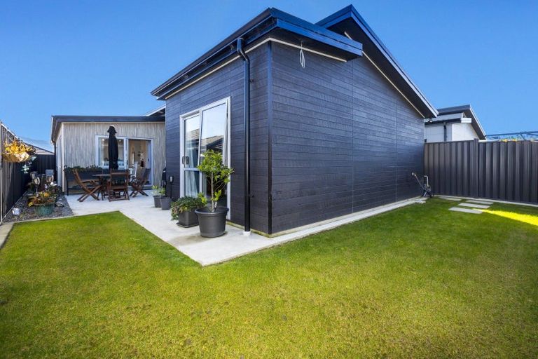 Photo of property in 11 Te Kaeaea Crescent, Wallaceville, Upper Hutt, 5018