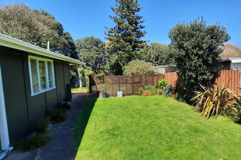 Photo of property in 8 The Avenue, Otaki Beach, Otaki, 5512