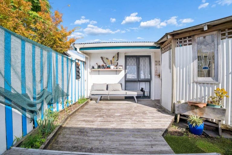 Photo of property in 2/9 Poinsettia Place, Henderson, Auckland, 0610