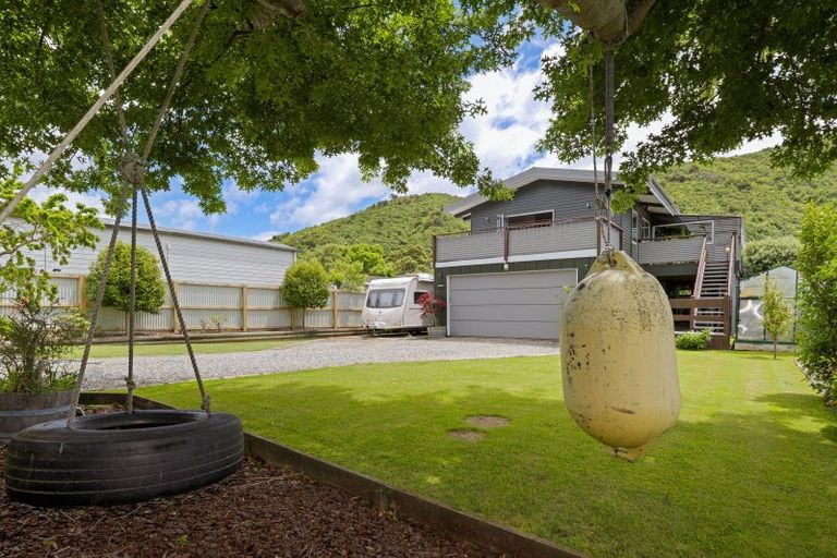 Photo of property in 14 Beach Road, Waikawa, Picton, 7220