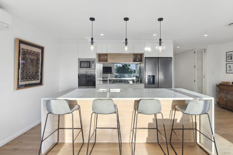 Photo of property in 570 Glenfield Road, Bayview, Auckland, 0629